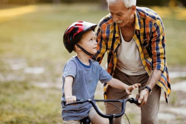 Grandchild-grandfather bonding